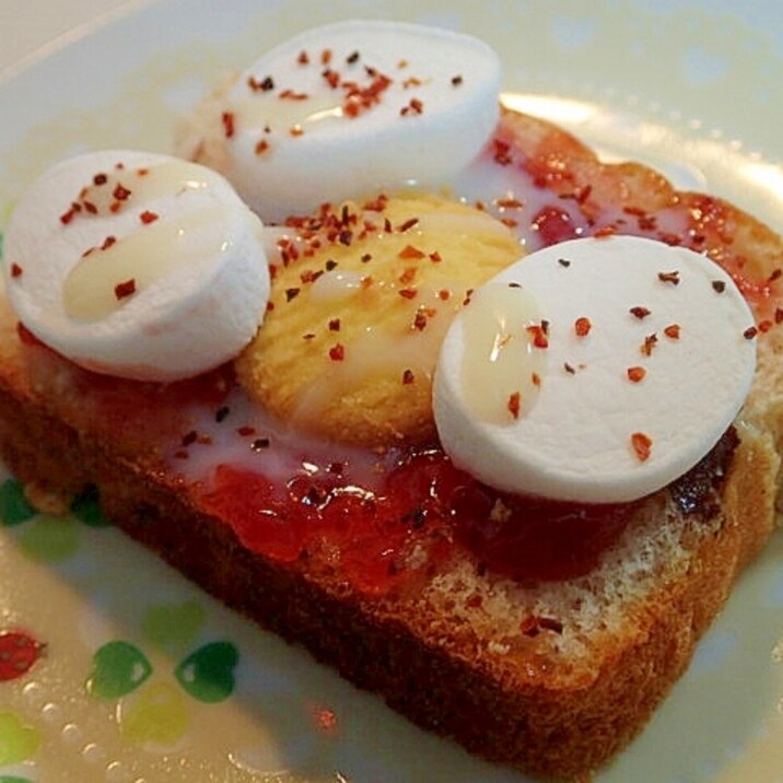 苺ジャムとクッキーとマシュマロのレーズンパン